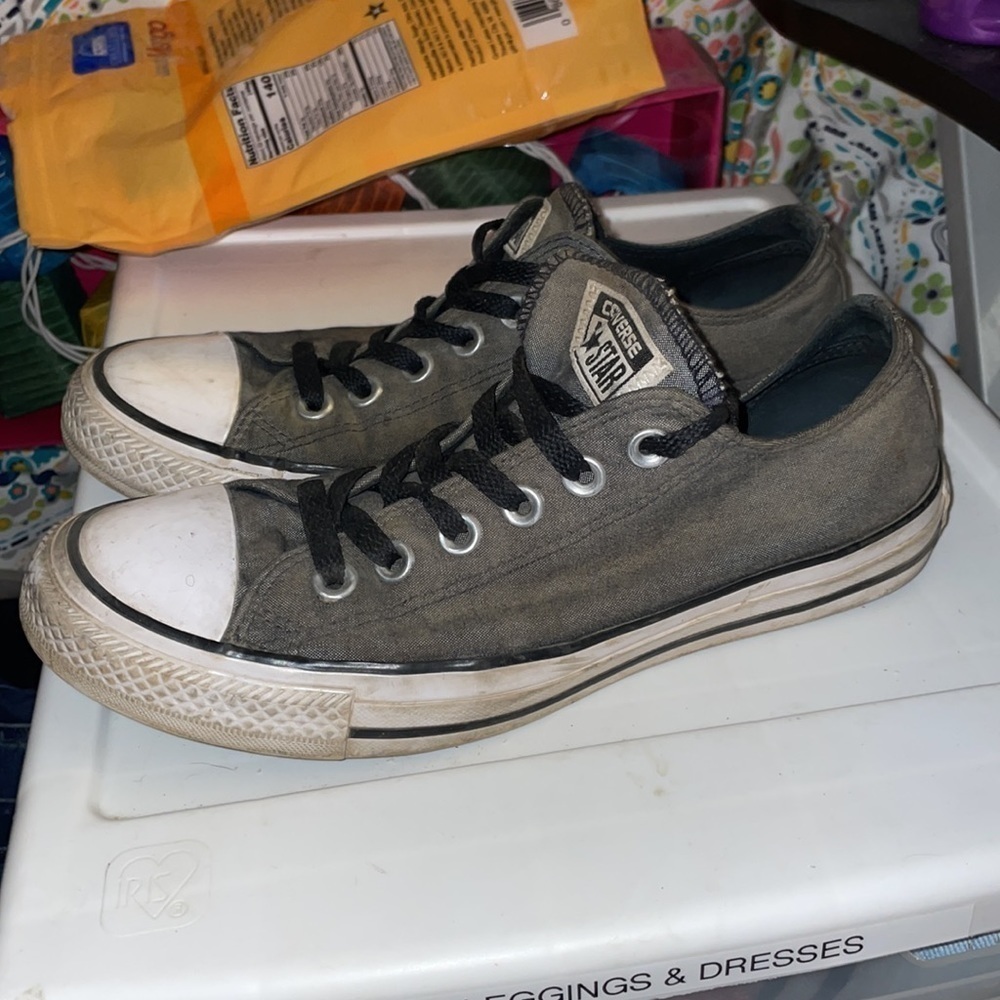 6 mens grey converse low top sneakers
